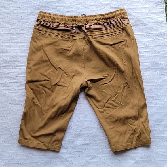 Khaki Carbon Shorts Size Medium - Picture 3 of 9